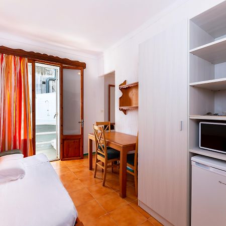 Hostal Residencia San Francisco Porto Colom Exterior foto